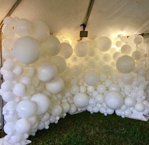 Фотозона из шаров «Свадебная»