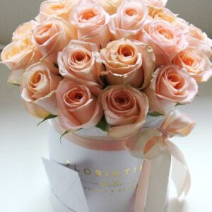 Розы шляпной коробке (AirBoxFlowers) модель-16